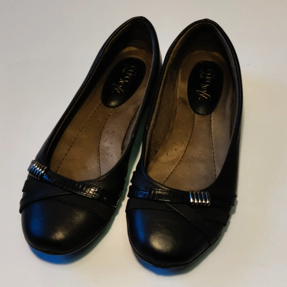 Black Flats - Picture 1 of 6
